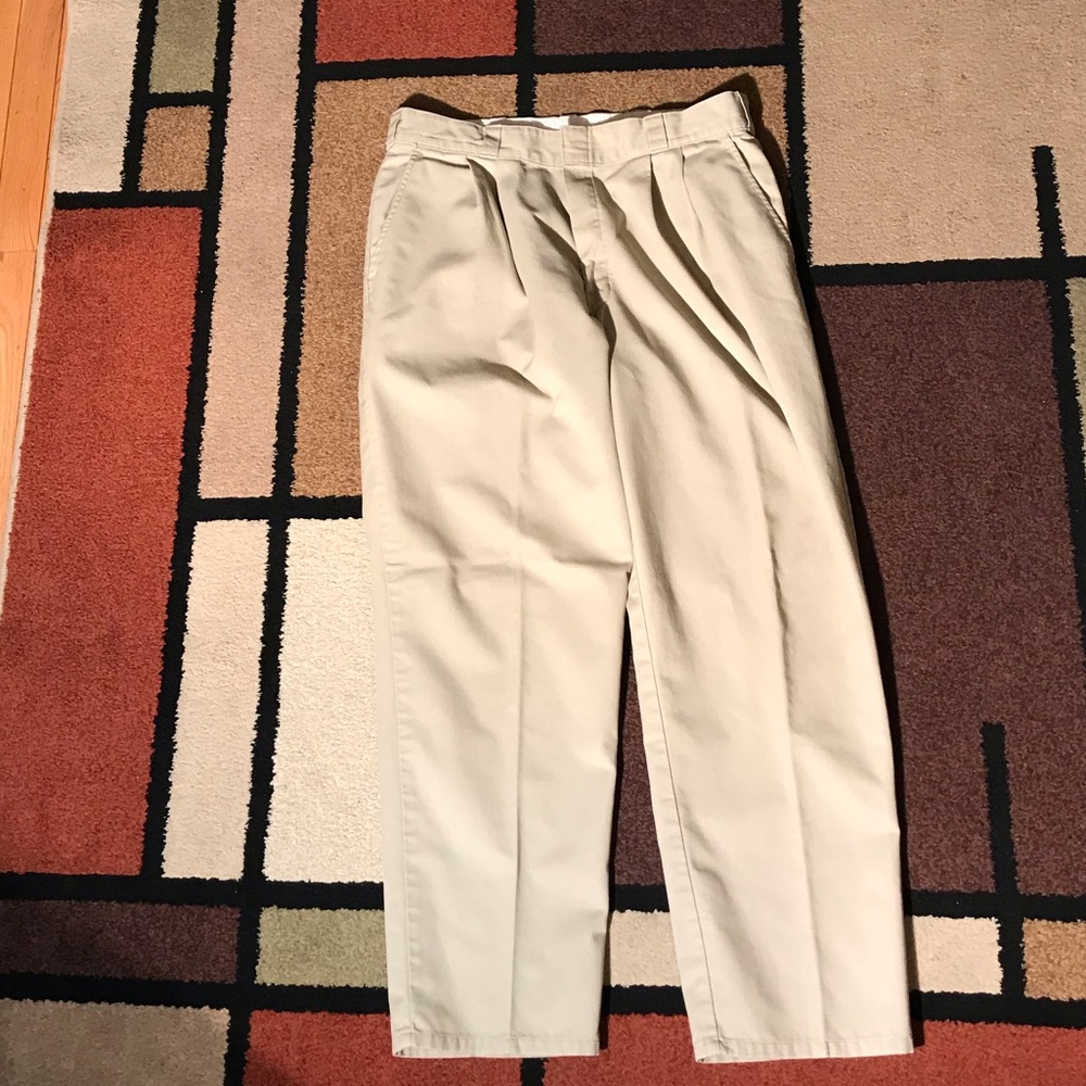🌟 Men’s Tan Pants by Dickies